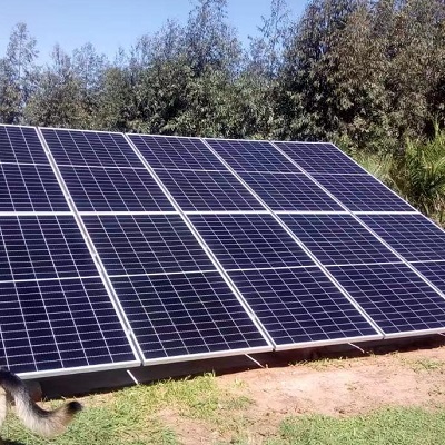 발전기와 호환되는 우루과이 농장을 위한 30kw 태양열 하이브리드 태양광 시스템
